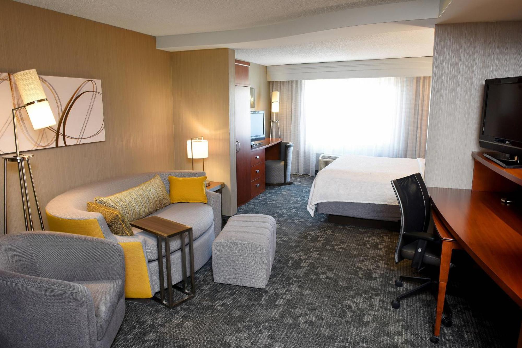 Courtyard By Marriott Sioux Falls Exterior photo