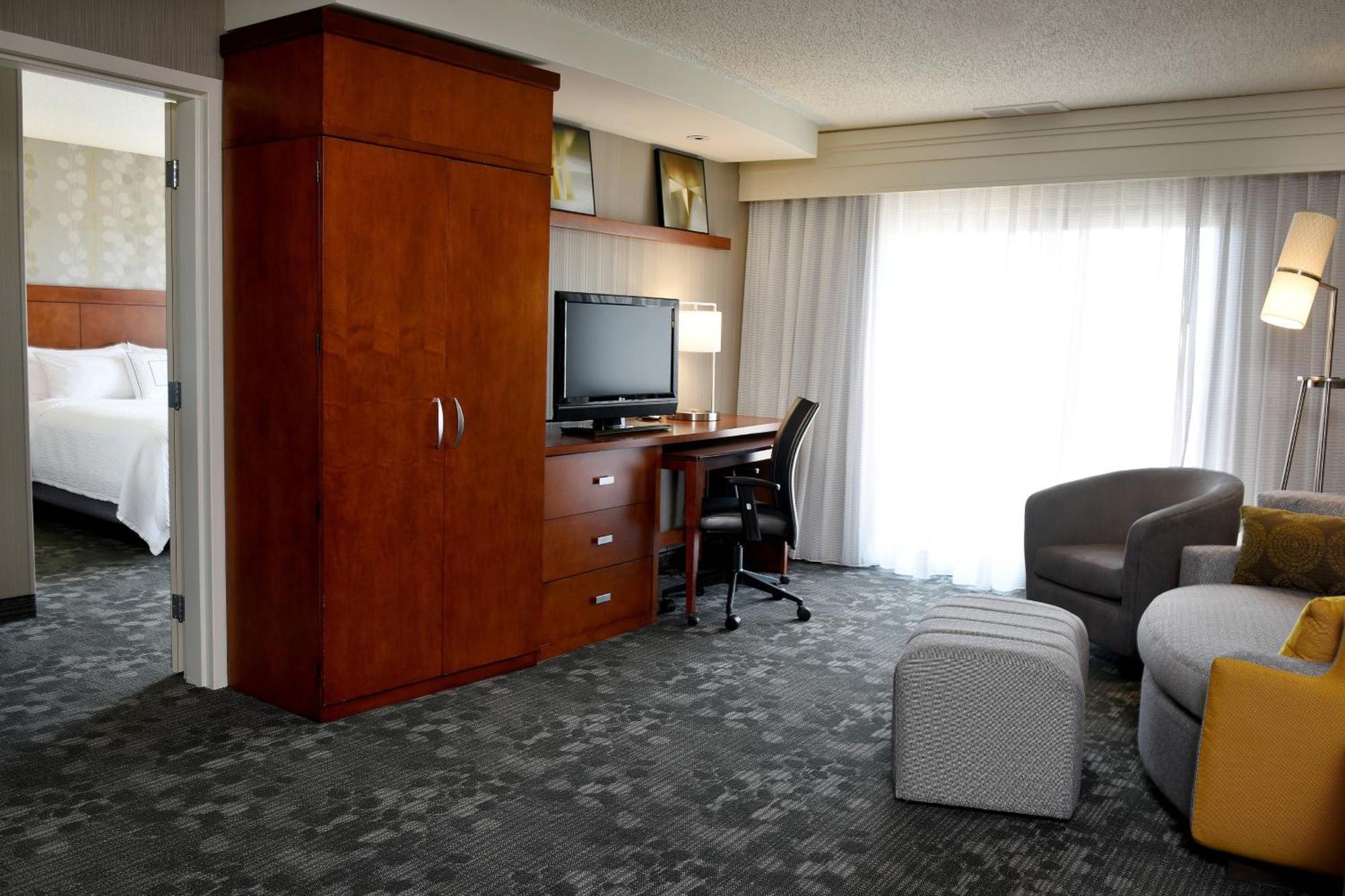 Courtyard By Marriott Sioux Falls Exterior photo