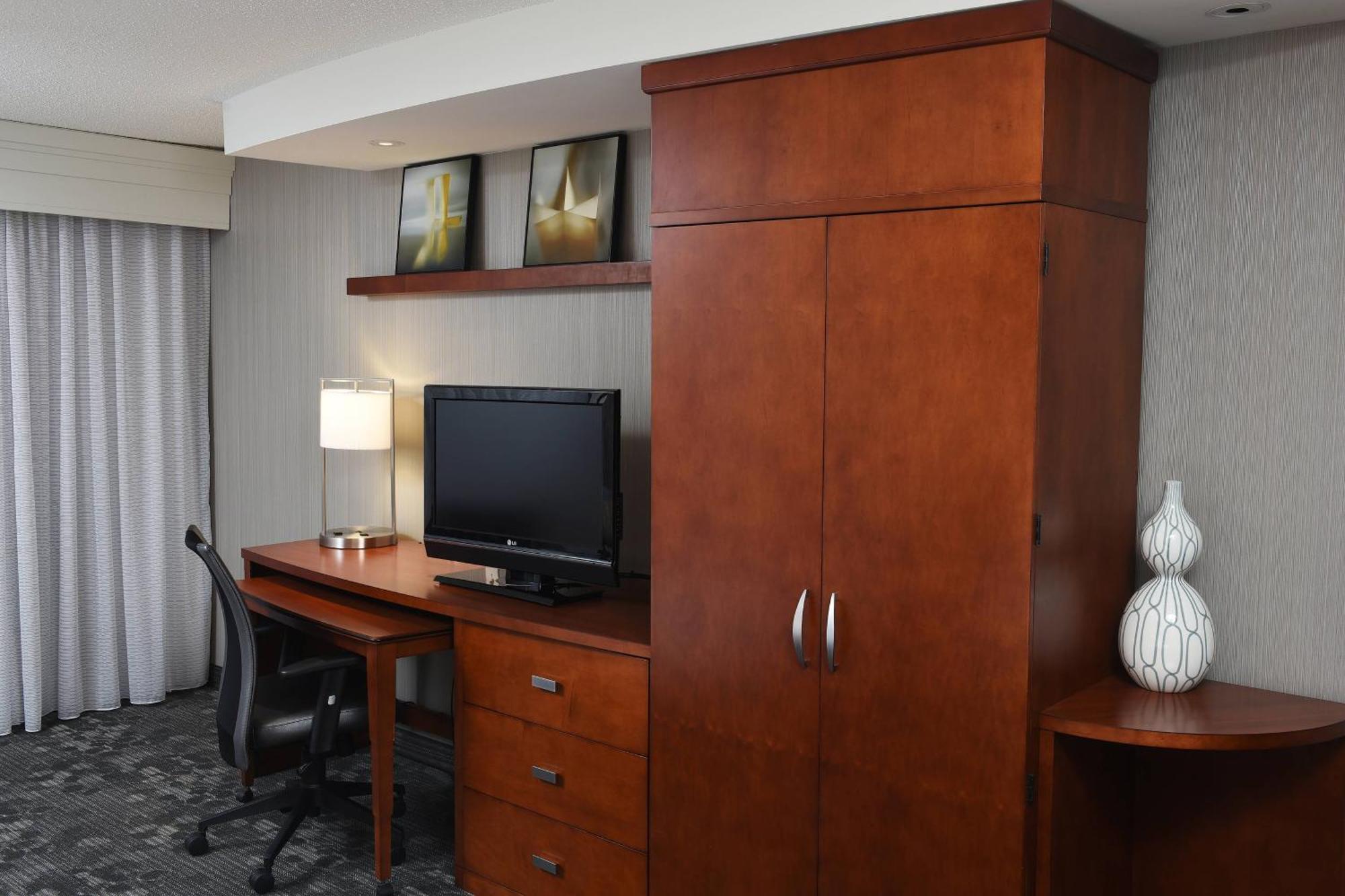 Courtyard By Marriott Sioux Falls Exterior photo